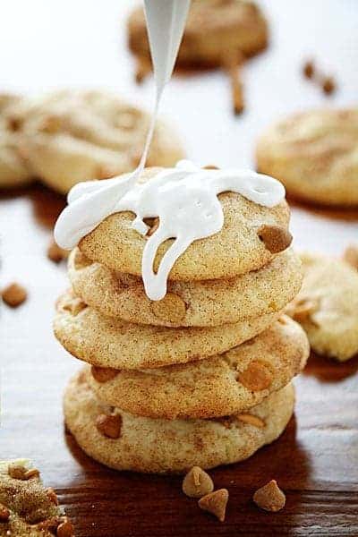 在棉花糖绒毛奶油糖果花生酱Snickerdoodle下毛毛雨!