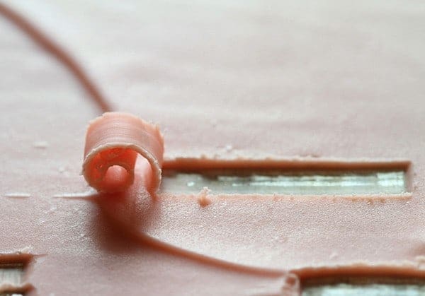 条一条如何使迷你卷发!