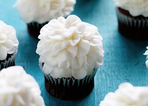 高起皱的玫瑰就像蛋糕!