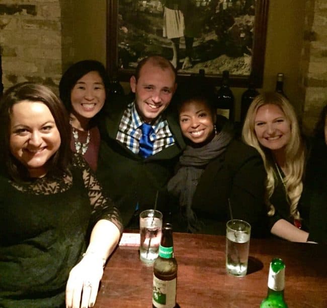 瑞安在酒厂经理