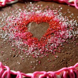 心型蛋糕装饰的洒