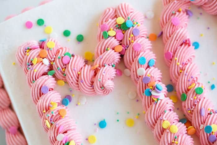 这个简单的面包店风格母亲节蛋糕给妈妈,让她留下深刻印象的一个好办法你有多爱她!