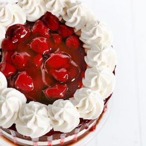 我儿子设计这个蛋糕……这可能是一个最好吃的蛋糕!