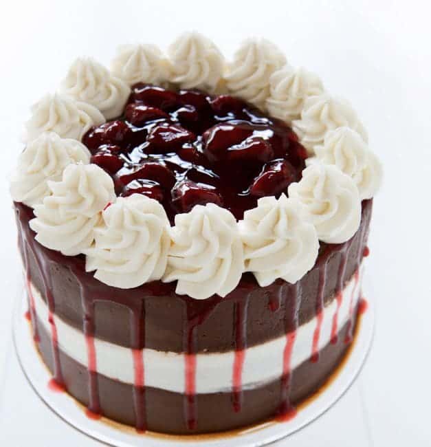 我儿子设计了这个蛋糕…这可能是有史以来最美味的蛋糕之一!