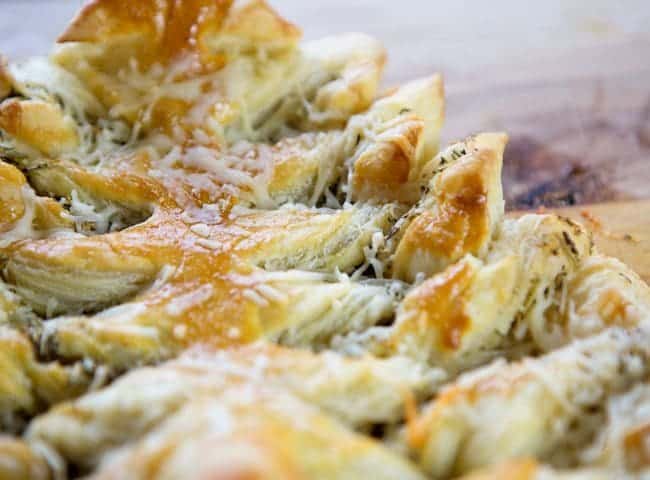 玩得开心你的千层饼和创建这个好吃的圣诞树!