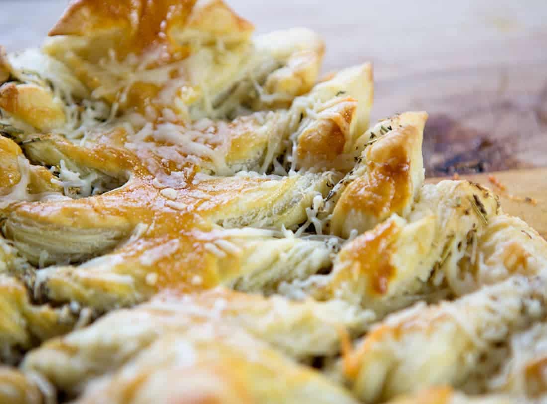 玩得开心你的千层饼和创建这个好吃的圣诞树!