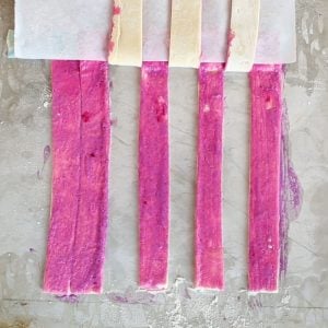 抓住简单的视频怎么做彩色糕点格子!