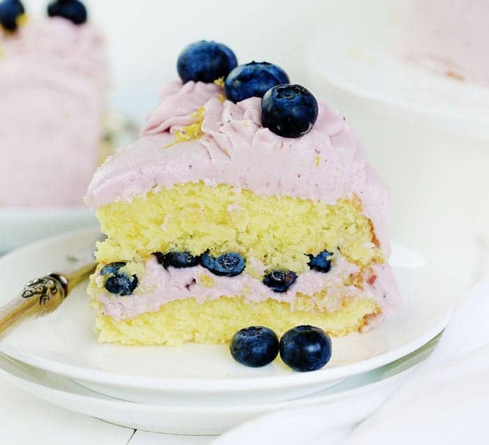 蓝莓奶油乳酪片柠檬夹心蛋糕。