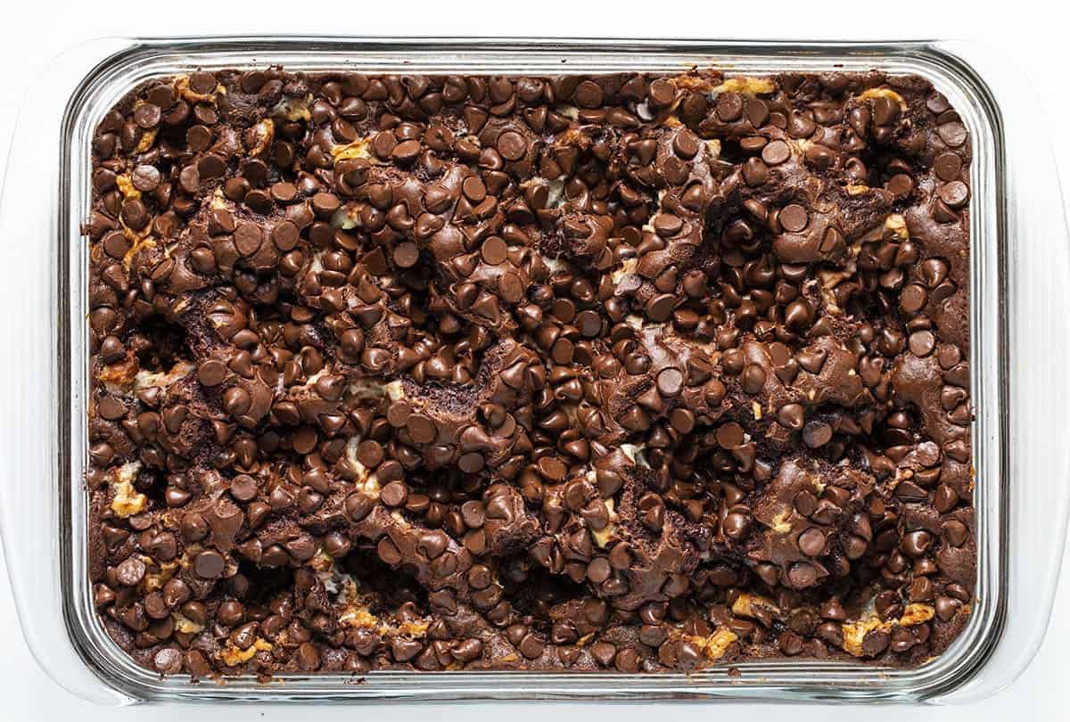 头顶图像地震蛋糕在一个锅