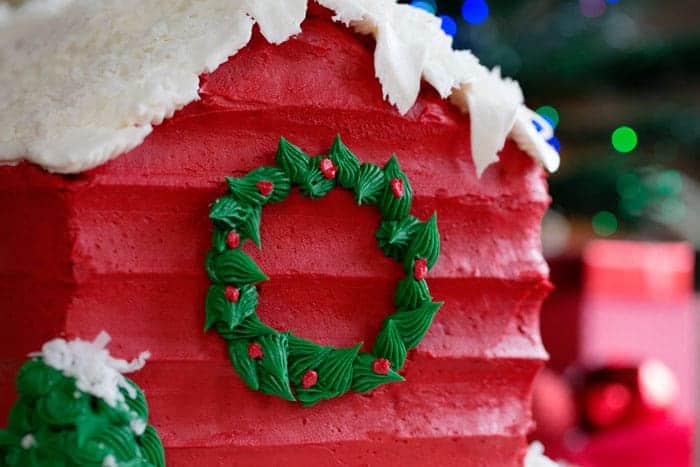 重建圣诞老人的房子,有一些简单的蛋糕装饰! !#圣诞# christmascake #烘焙#蛋糕