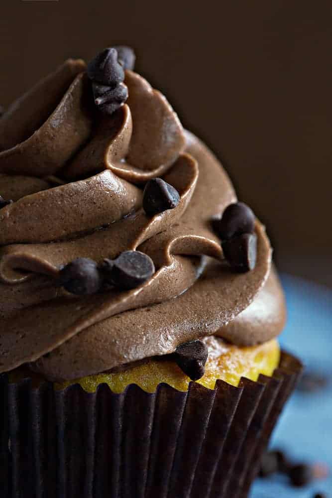 简单的巧克力蛋糕面糊结霜配方