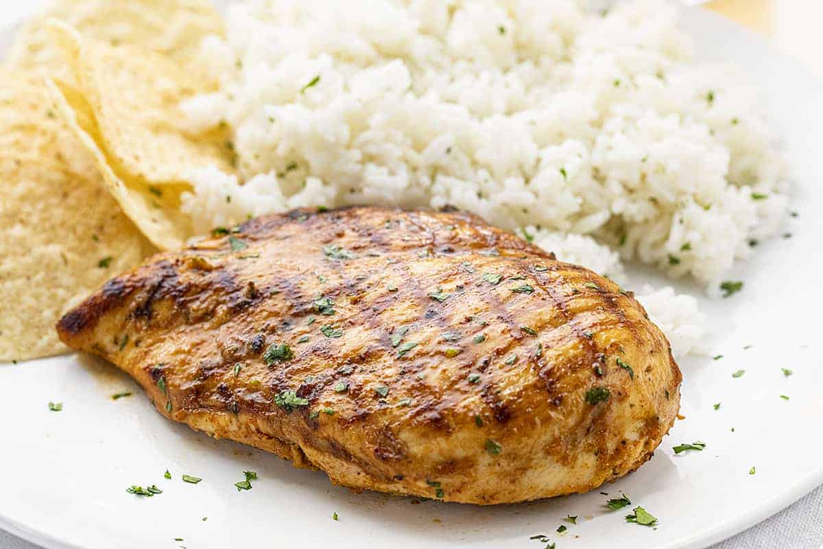 盘香菜柠檬鸡饭和玉米片gydF4y2Ba