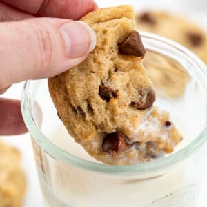 香蕉巧克力曲奇进牛奶蘸减半。饼干,饼干食谱,烘焙,Chocolage饼干、香蕉饼干、甜点,香蕉点心,饼干,Chewey饼干,我是贝克,iambaker