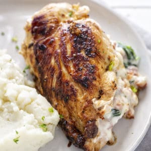 火腿和奶酪塞鸡肉