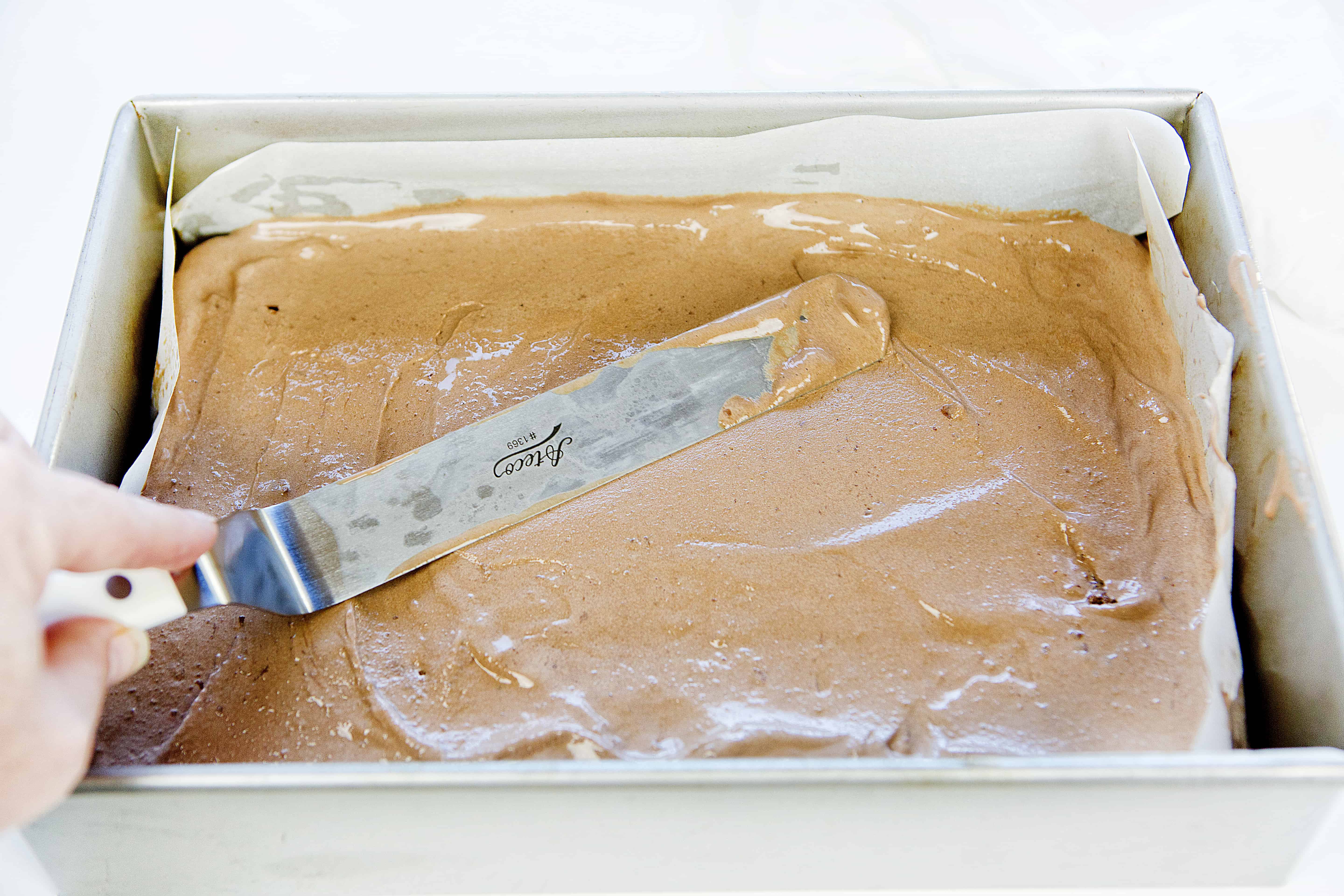 巧克力冰淇淋为洛基路布朗尼冰淇淋蛋糕gydF4y2Ba