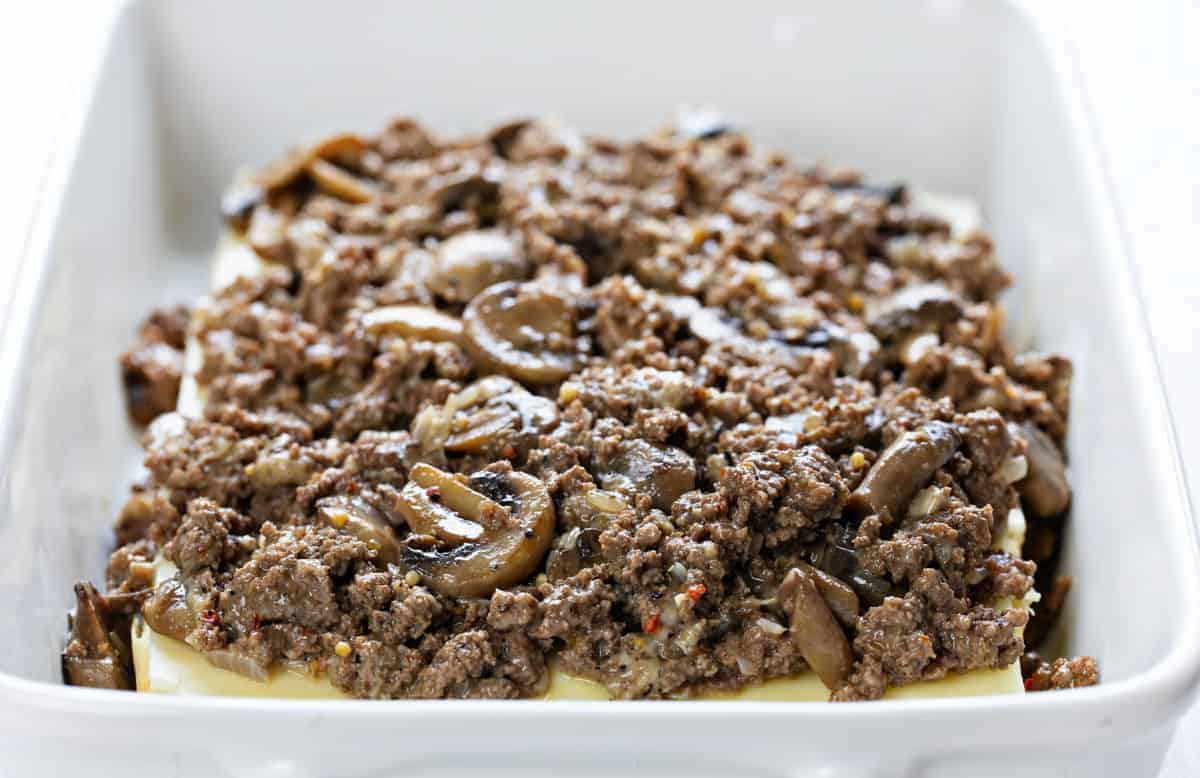 蘑菇瑞士滑块的肉和奶酪gydF4y2Ba