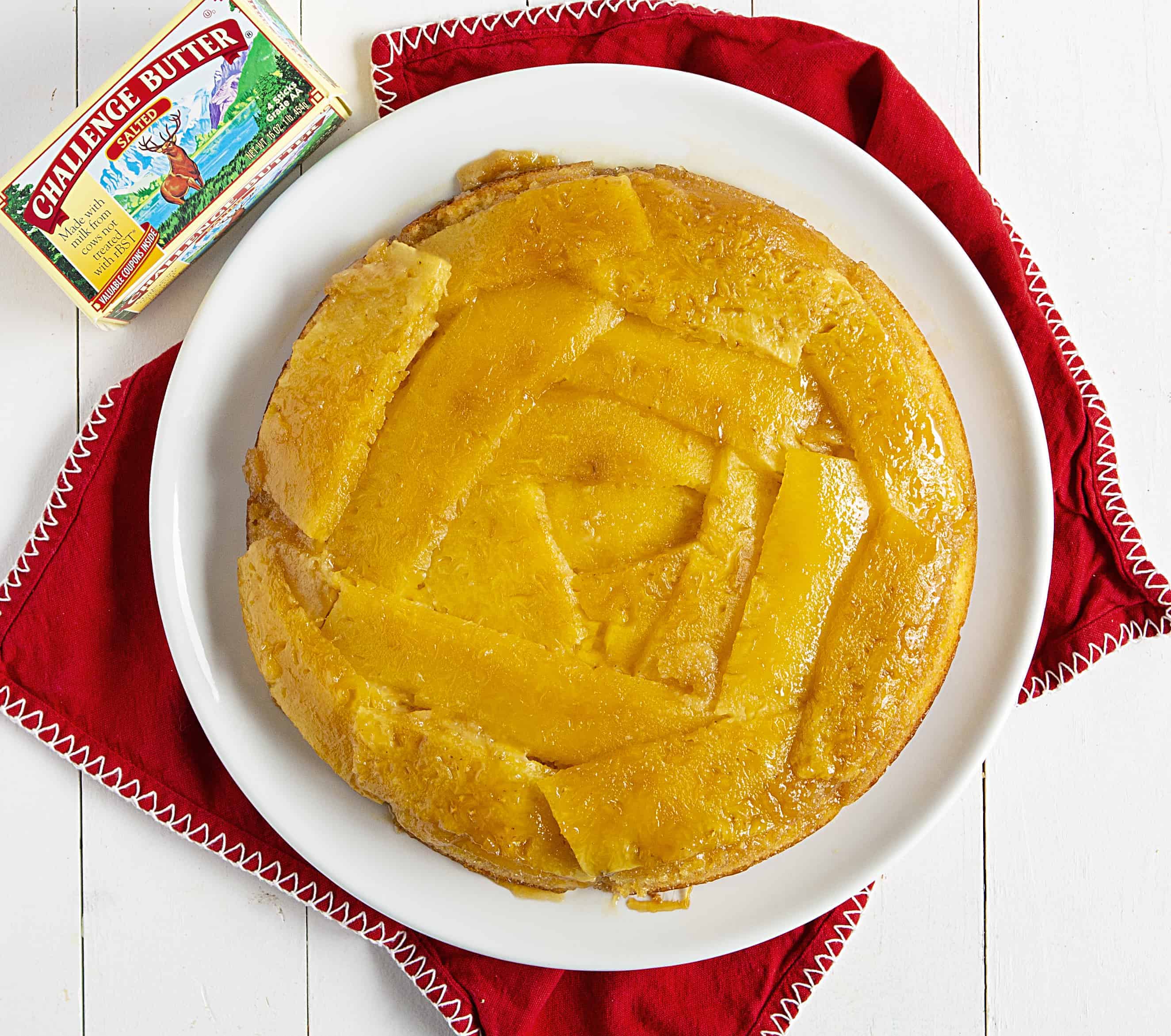 玫瑰设计颠倒的菠萝蛋糕