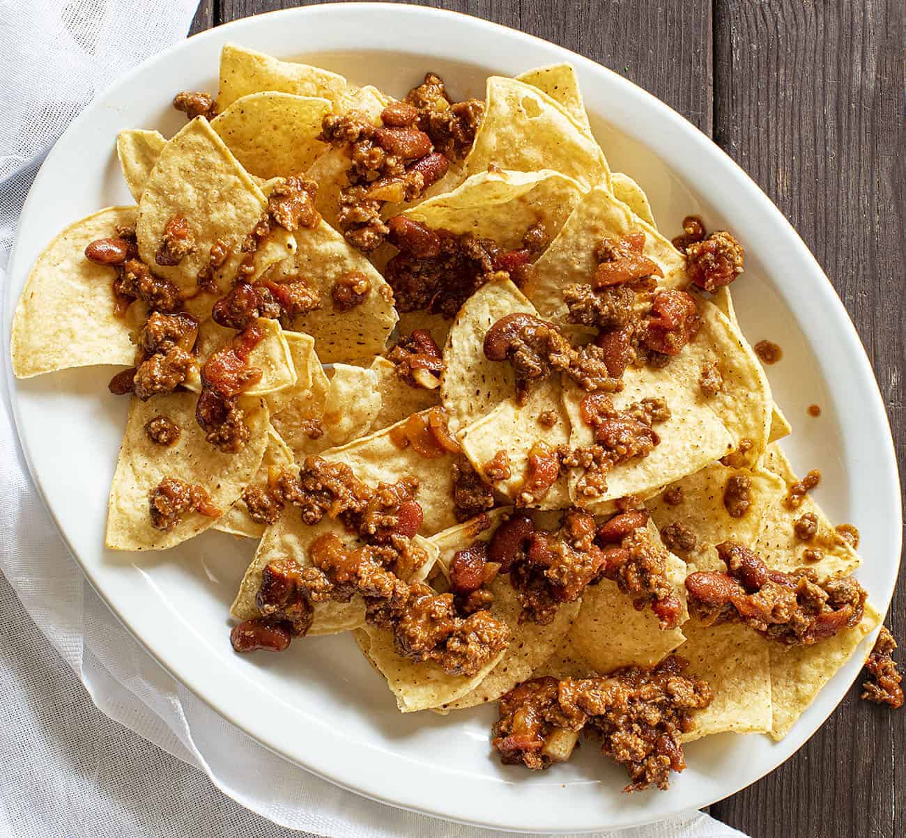 辣椒在芯片板准备辣椒奶酪烤干酪辣味玉米片