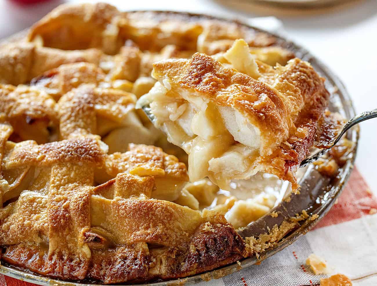 移除一块焦糖苹果派