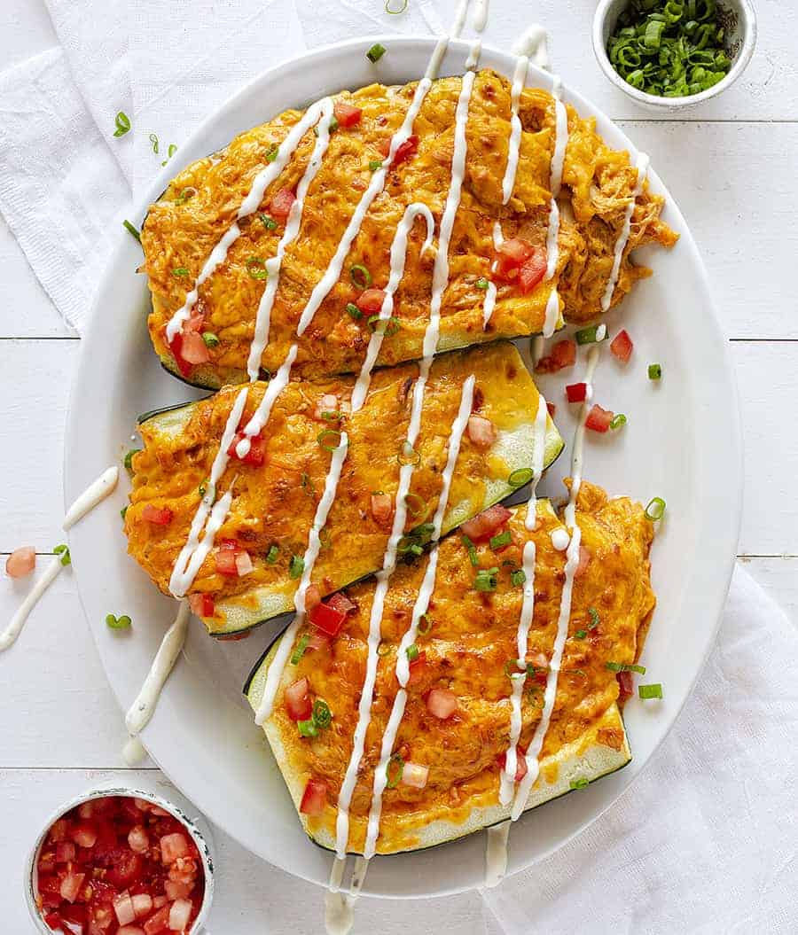 视图的三个水牛西葫芦船只在盘子里