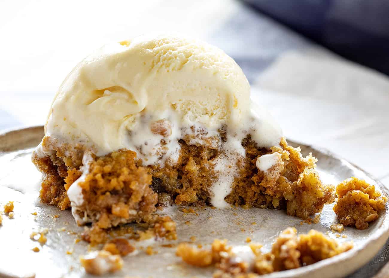 块自制南瓜酥吃一半