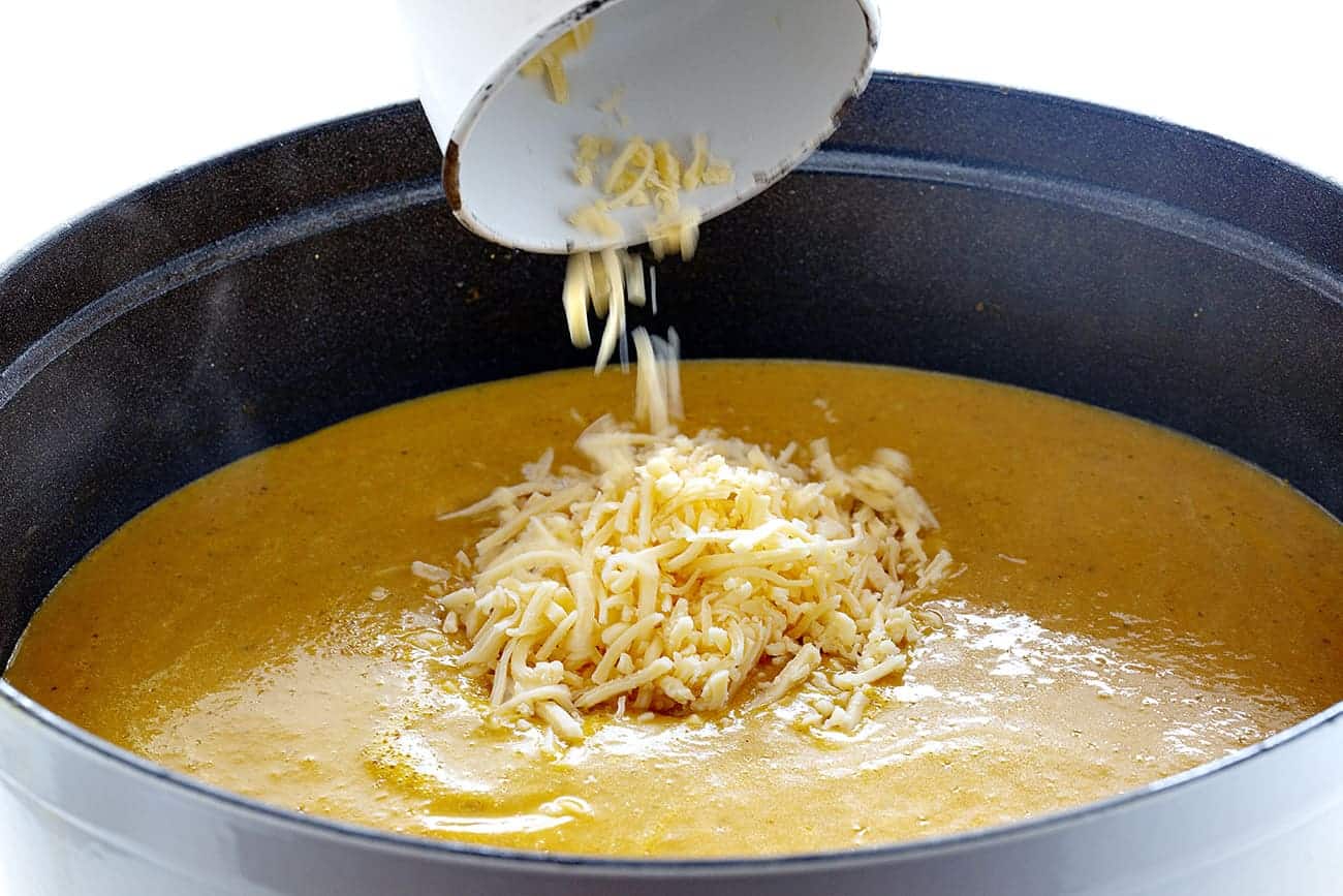 在南瓜汤里加豪达干酪