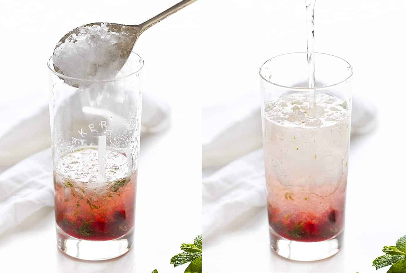 在蔓越莓酸橙莫吉托中加入碎冰和苏打水