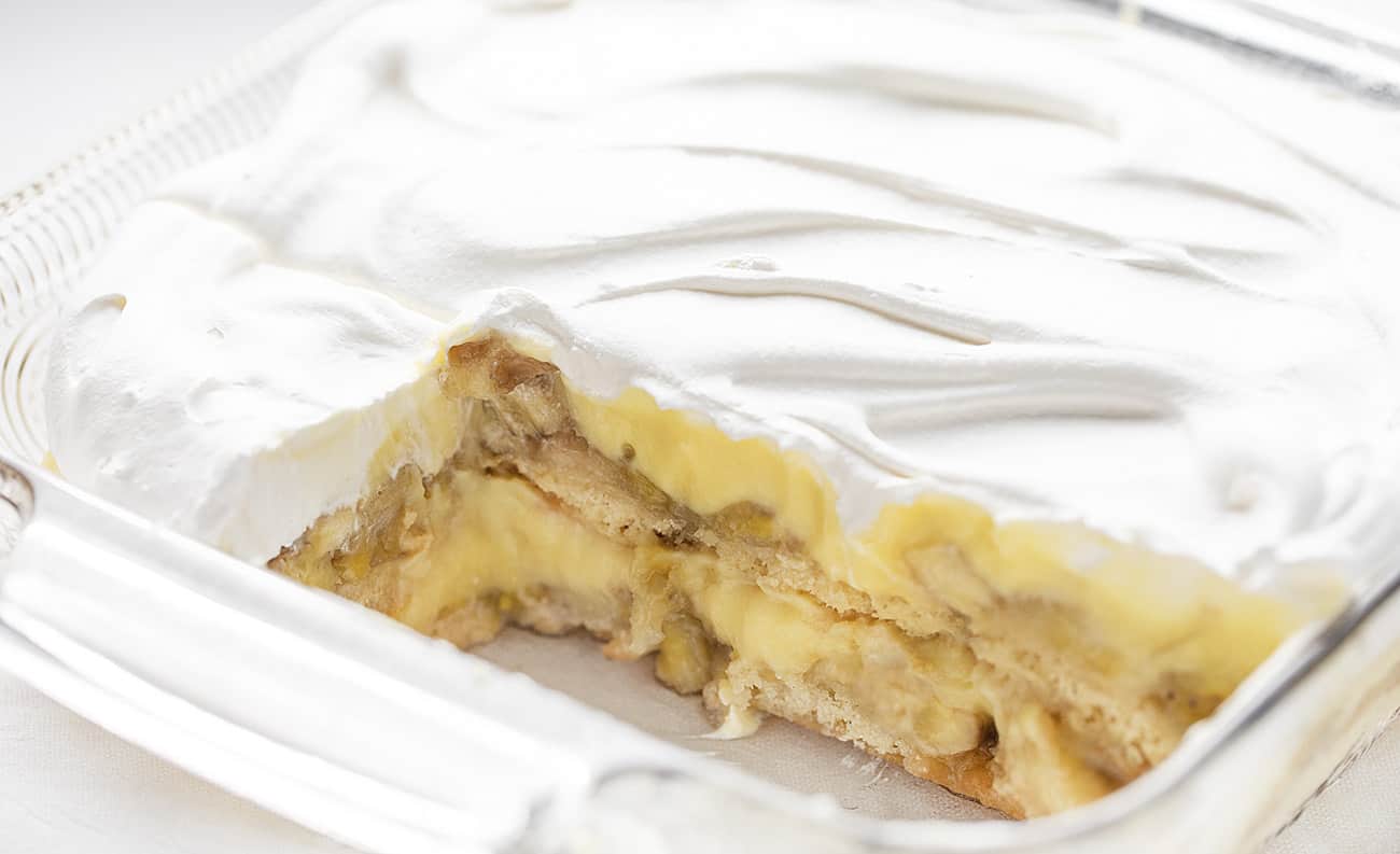 一盘切好的香蕉布丁