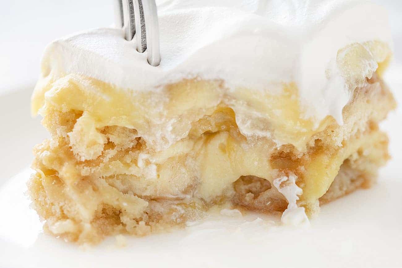 叉子咬了一口终极香蕉布丁