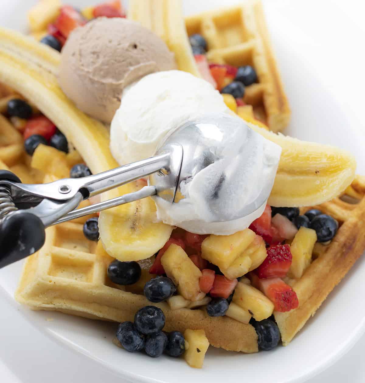 加浆果慕斯到早餐香蕉派和冰淇淋勺