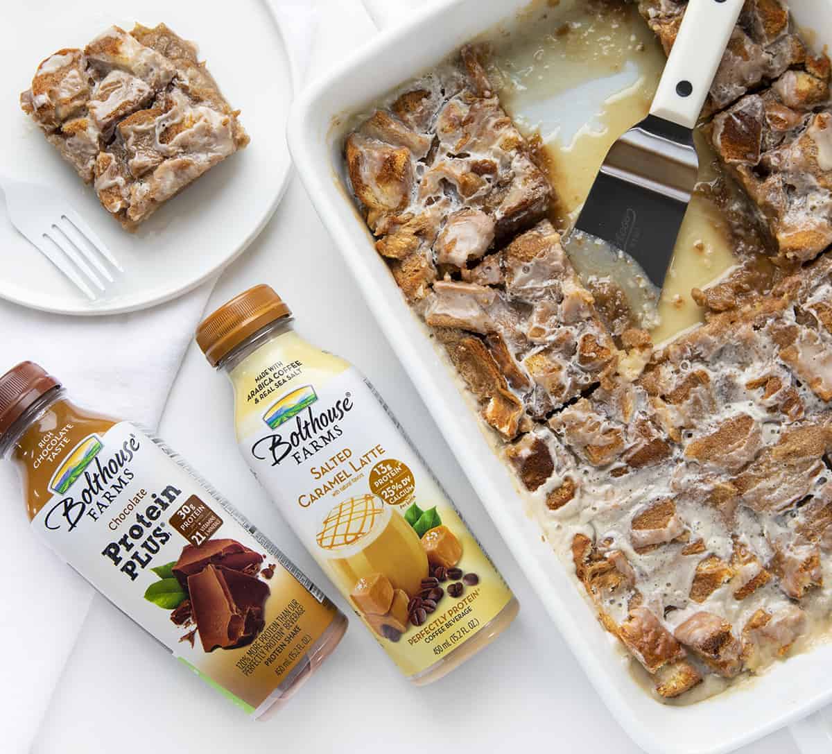 头顶图像巧克力面包布丁与焦糖釉使用博尔豪斯产品