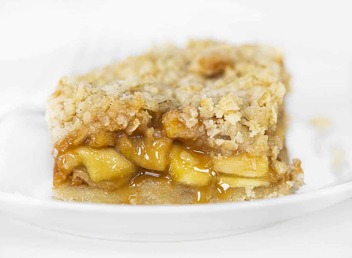 白盘子燕麦焦糖苹果棒