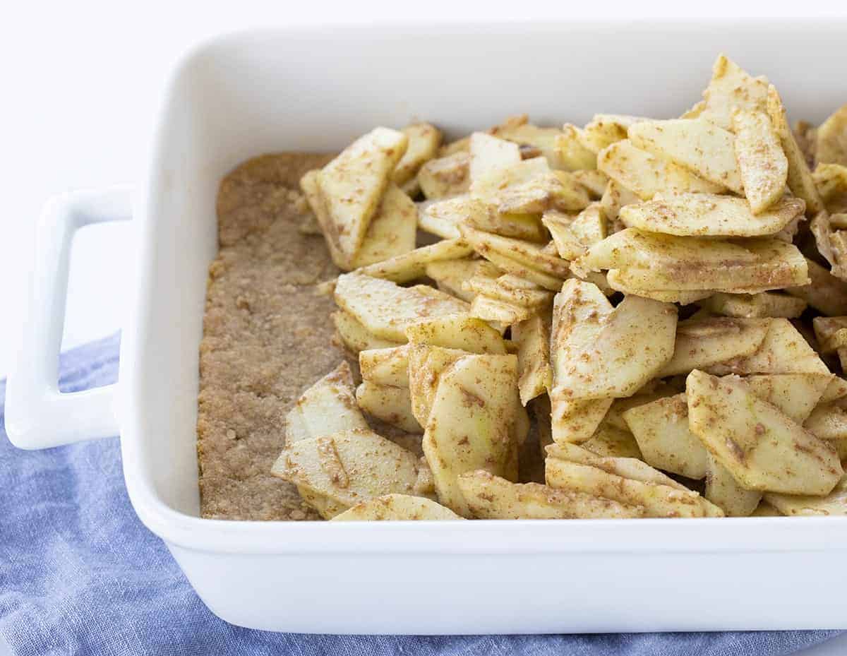 添加苹果苹果奶油芝士条白色砂锅锅