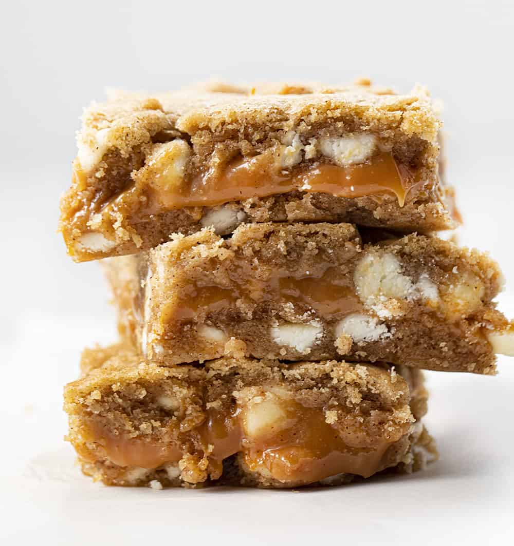 堆栈的白巧克力南瓜香料焦糖棒