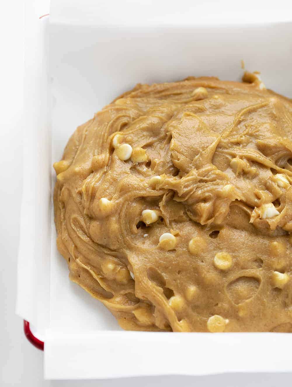 南瓜香料点心蛋糕面糊在平底锅