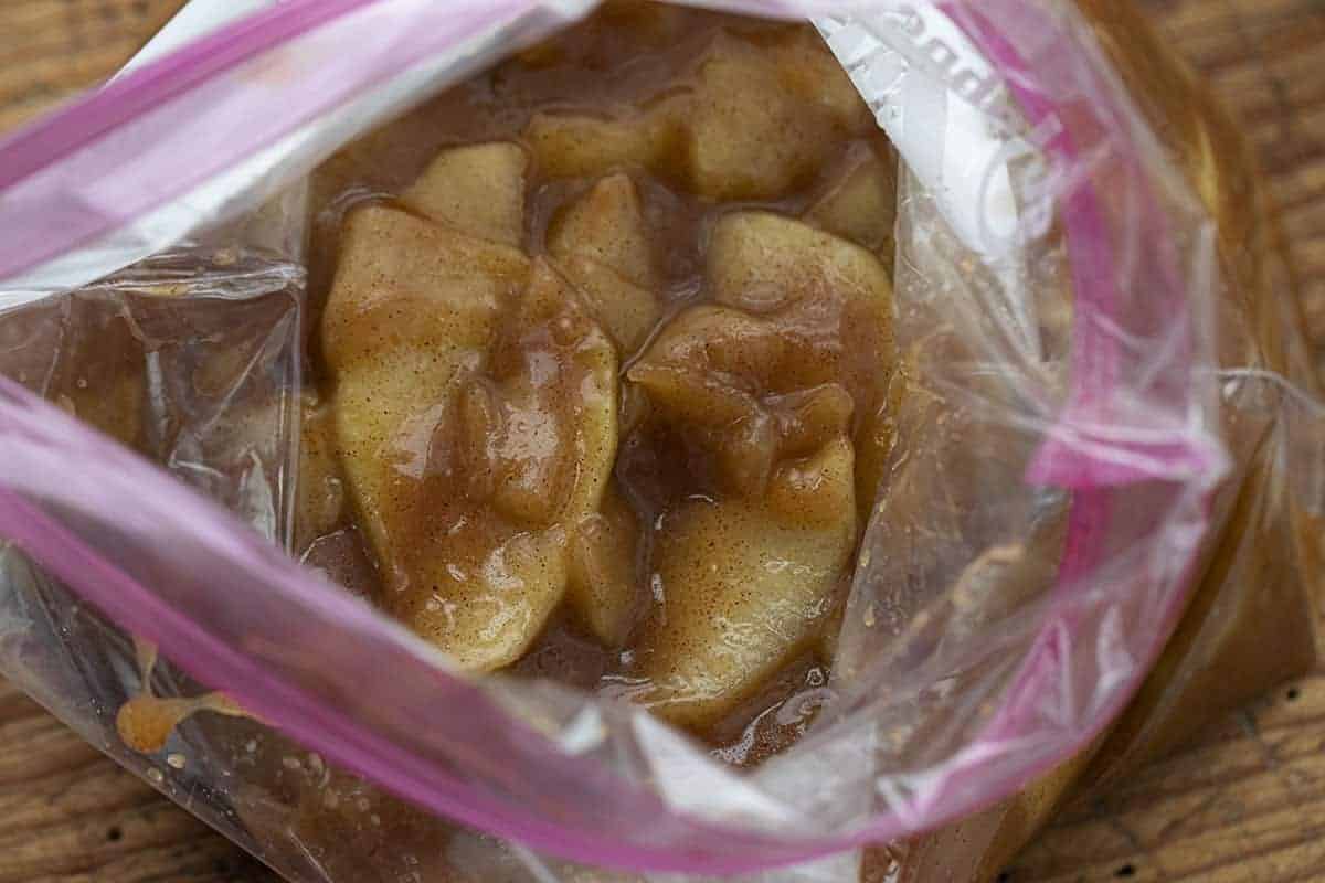 苹果派装在塑料袋里