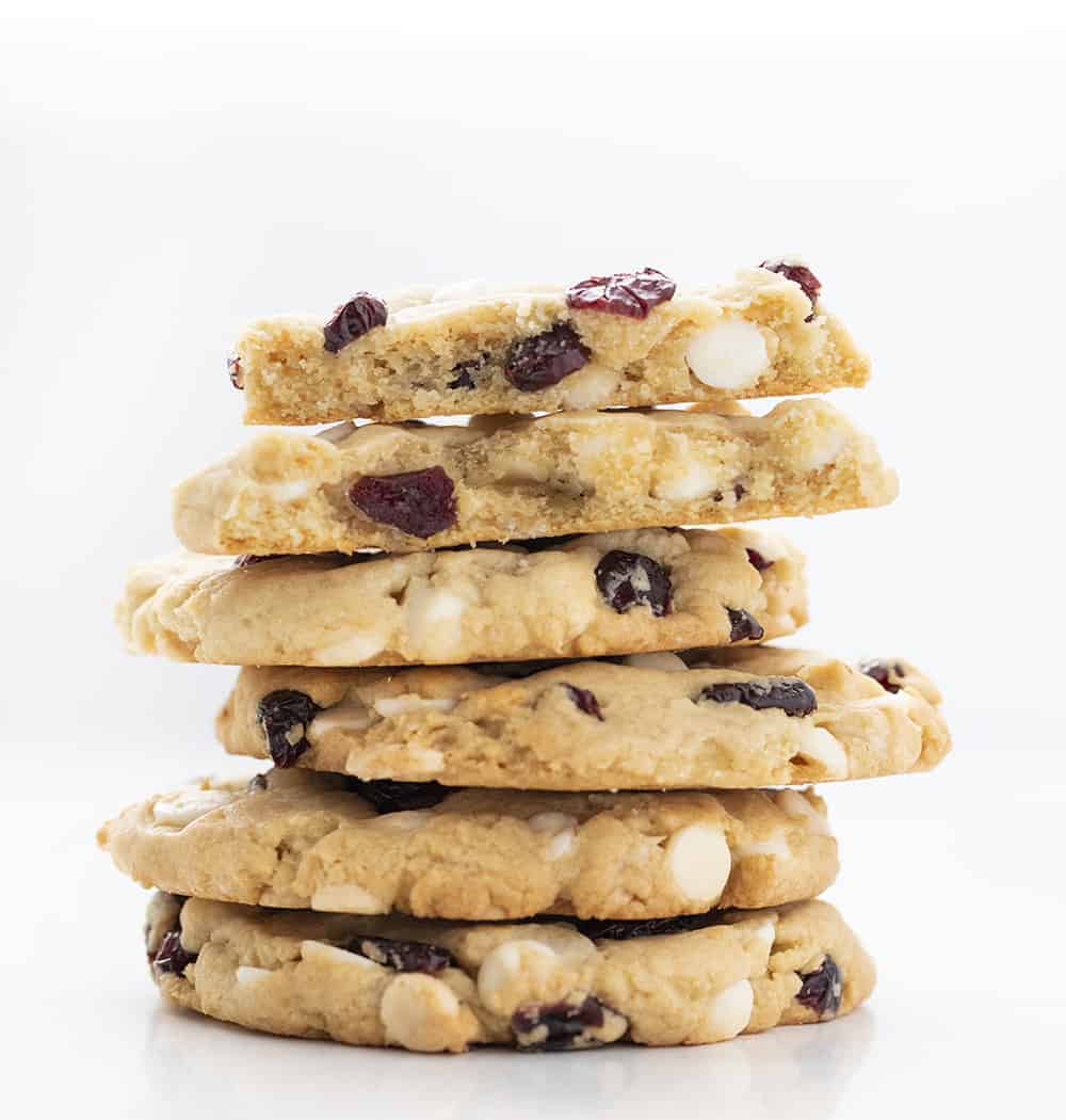 堆柔和白巧克力蔓越莓饼干