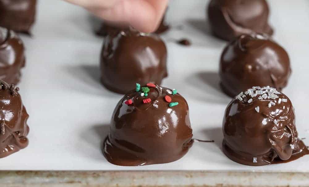 洒上奶油乳酪糖果