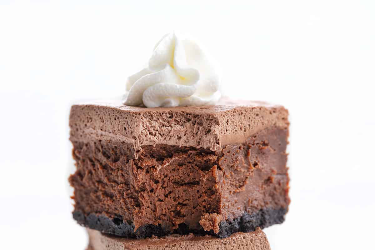 咬了一口巧克力芝士蛋糕