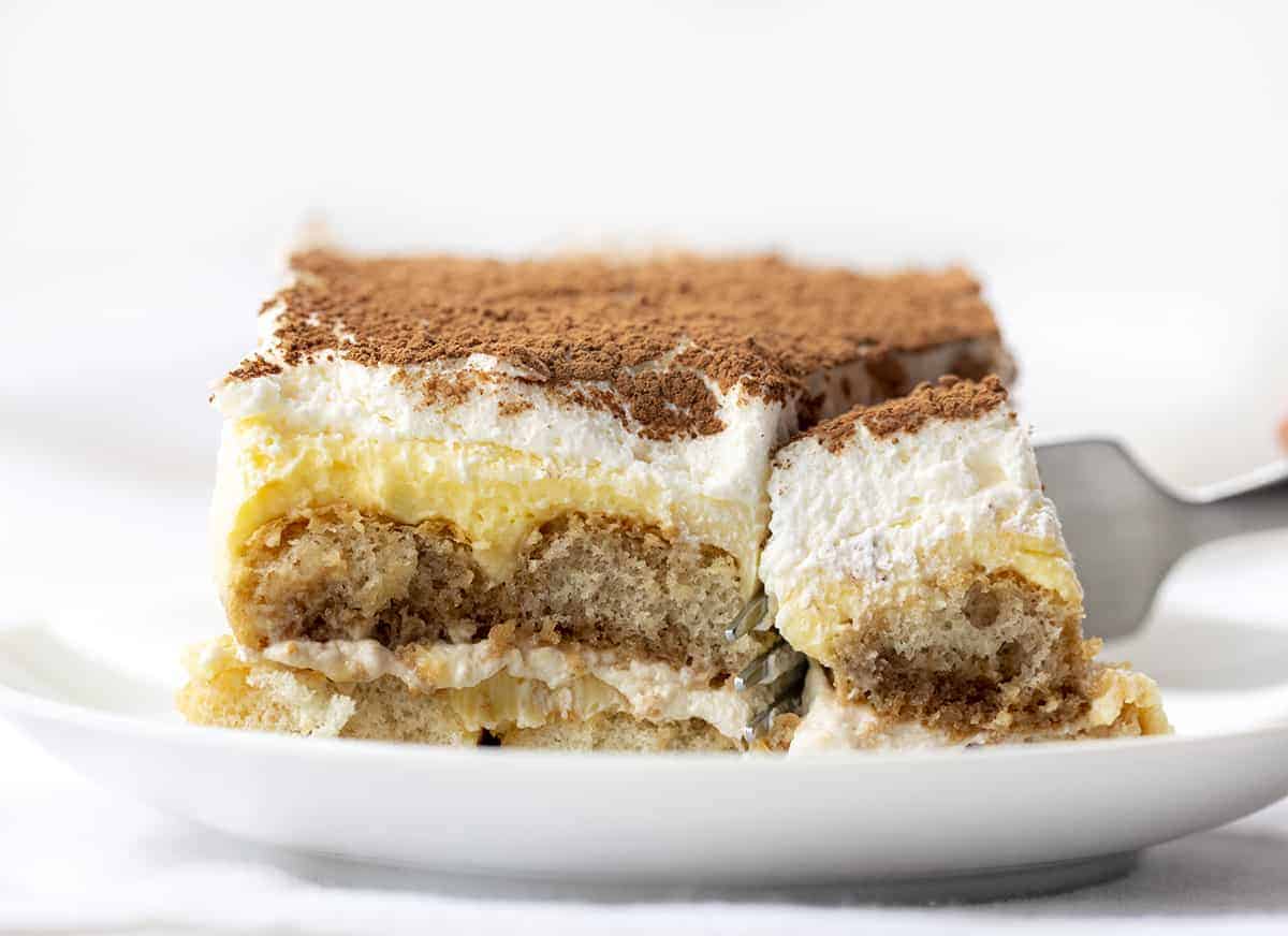 叉的一口提拉米苏甜点食谱