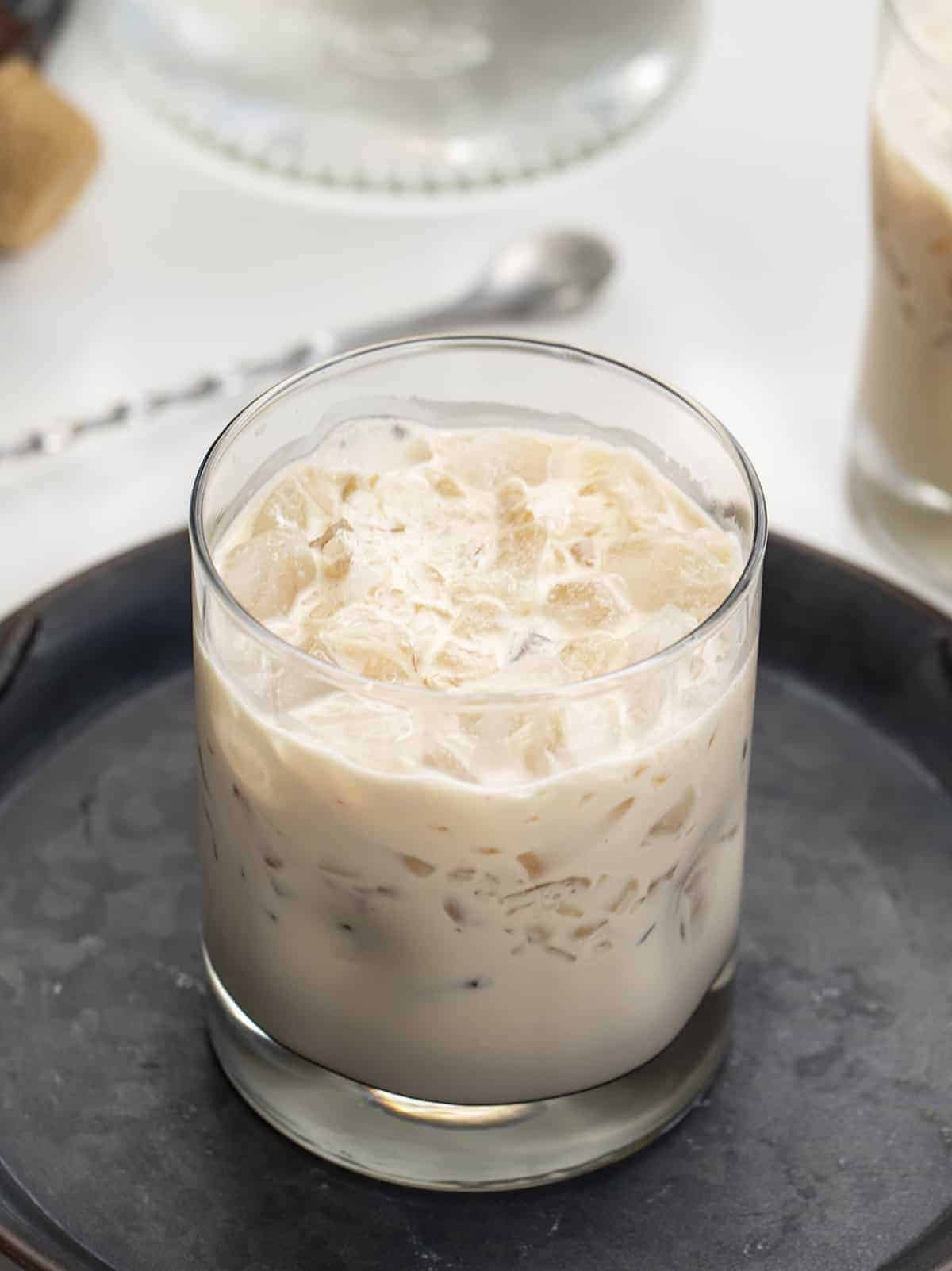 白色俄罗斯鸡尾酒杯托盘