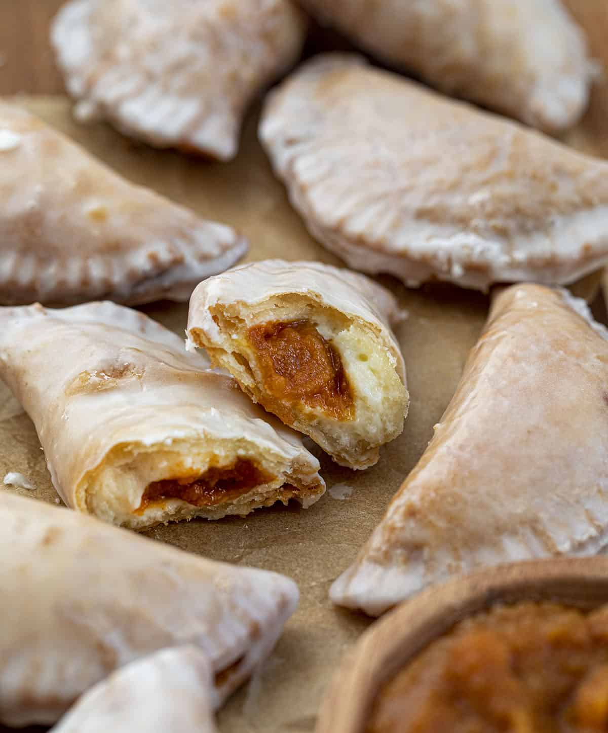 南瓜奶油芝士派一个减少一半。甜点,早餐,甜品,小吃,小吃,食谱,南瓜食谱,容易手馅饼,早餐食谱,我是贝克,iambaker