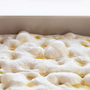 泡沫酵母佛卡夏面团。