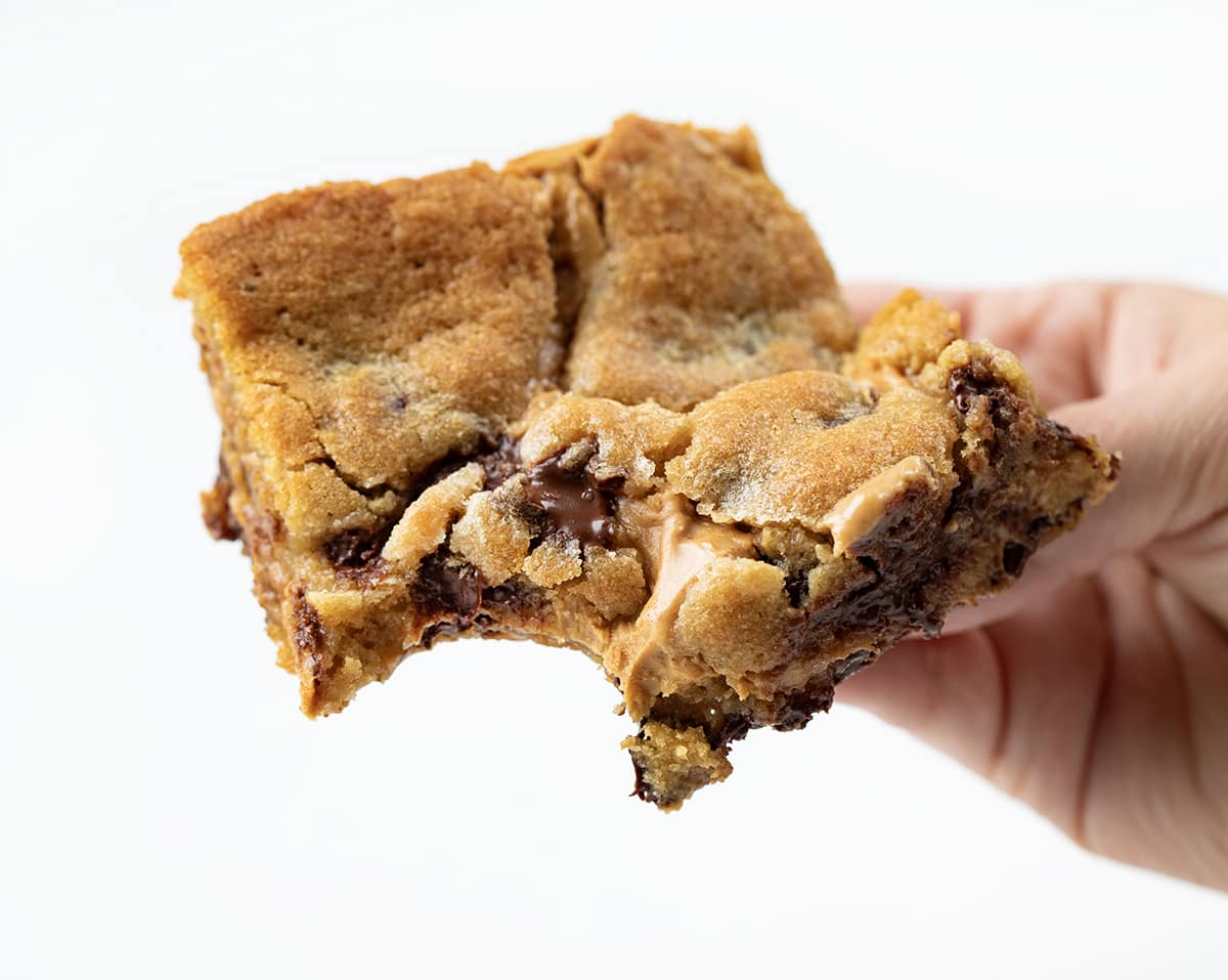 牵手花生酱巧克力曲奇棒咬了。