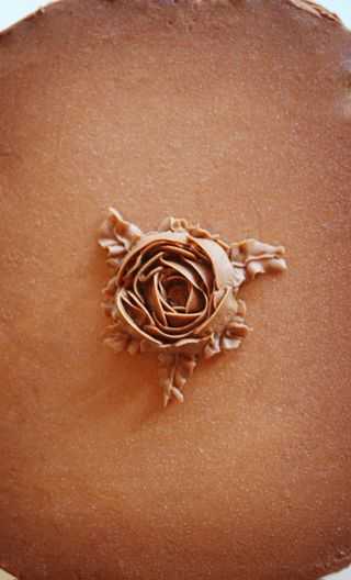 一个复活节的惊喜在蛋糕!