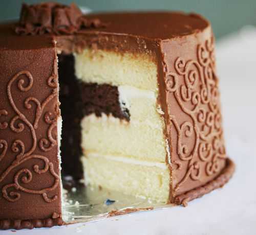 一个复活节的惊喜在蛋糕!