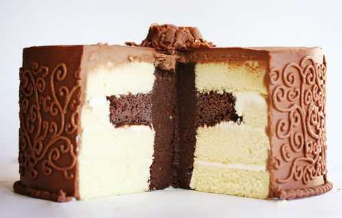 一个复活节的惊喜在蛋糕!