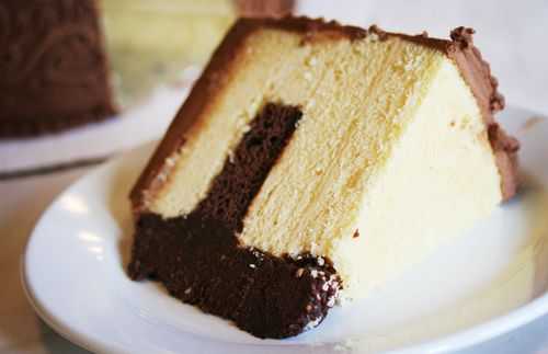 一个复活节的惊喜在蛋糕!